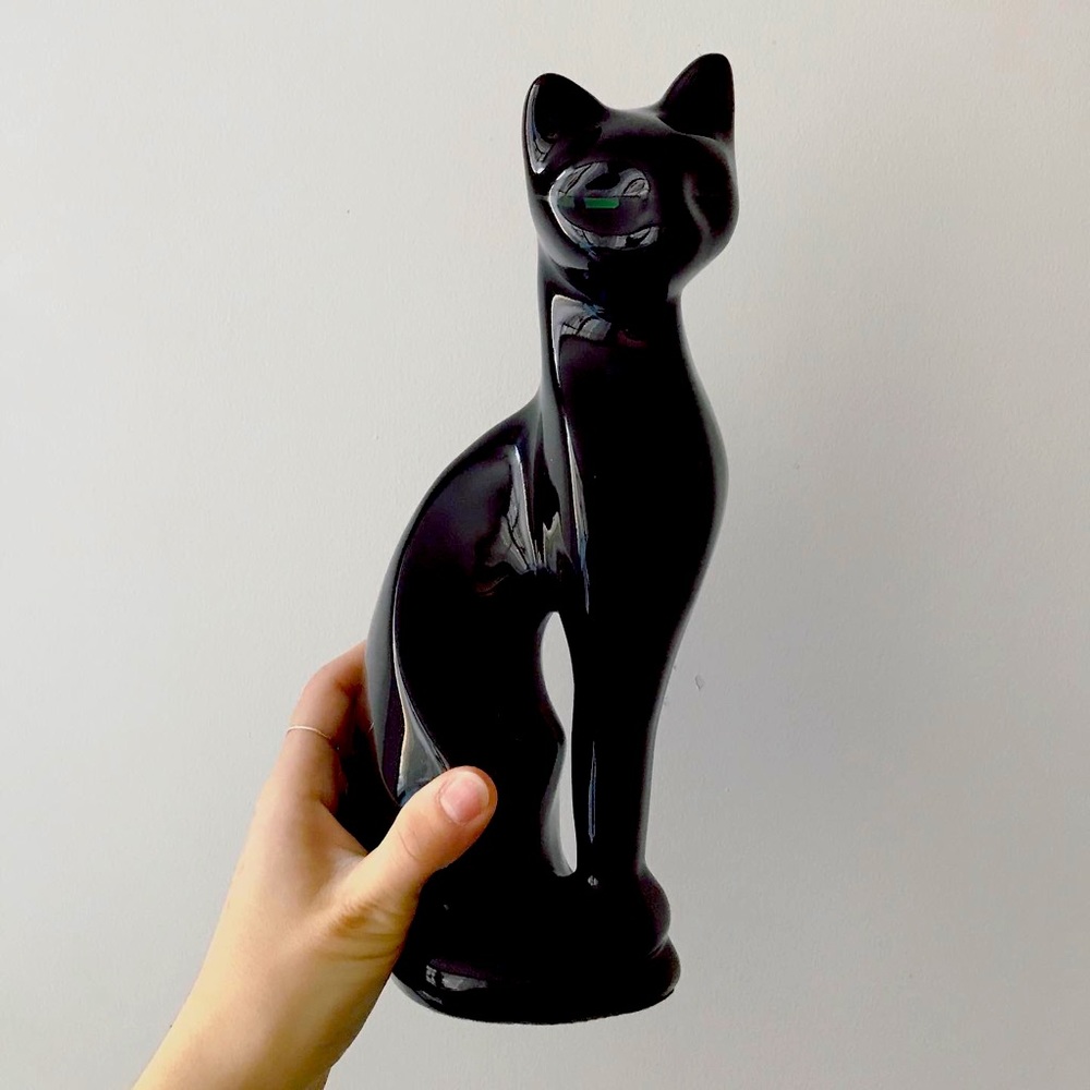 Cat statue